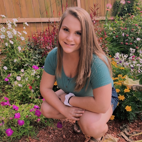 Meet your Posher, Caitlyn - Picture 1 of 1